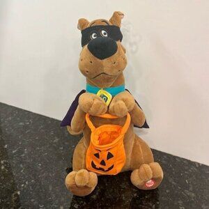 Hallmark Trick or Treatin' Scooby Doo Halloween Animated Talking Plush 12” 2008